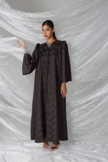 عباية عملية باللون البني