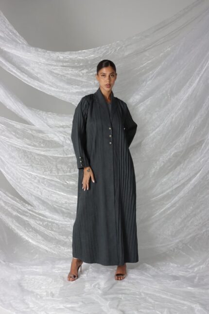 عباية عملية باللون الرمادي