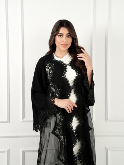 عباية باللون الأسود الشفاف للمناسبات