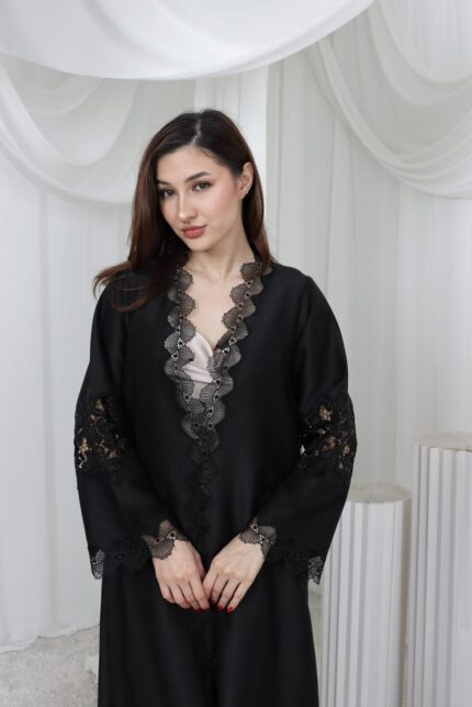 عباية باللون الأسود للمناسبات