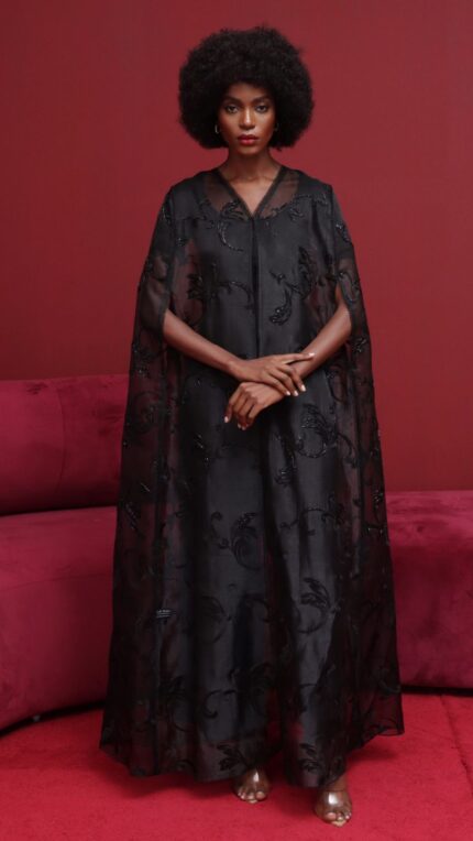 عباية باللون الأسود للمناسبات