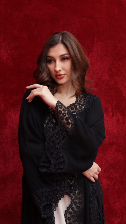 عباية باللون الأسود للمناسبات