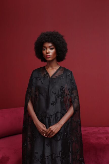 عباية باللون الأسود للمناسبات