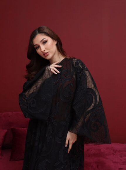 عباية باللون الأسود للمناسبات