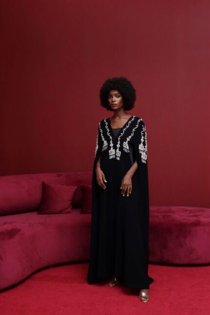 عباية باللون الأسود للمناسبات