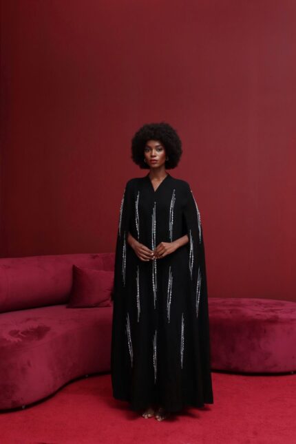 عباية باللون الأسود للمناسبات