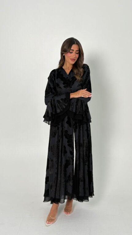 عباية شتوية باللون الأسود