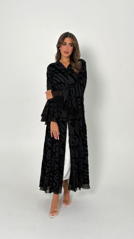 عباية شتوية باللون الأسود