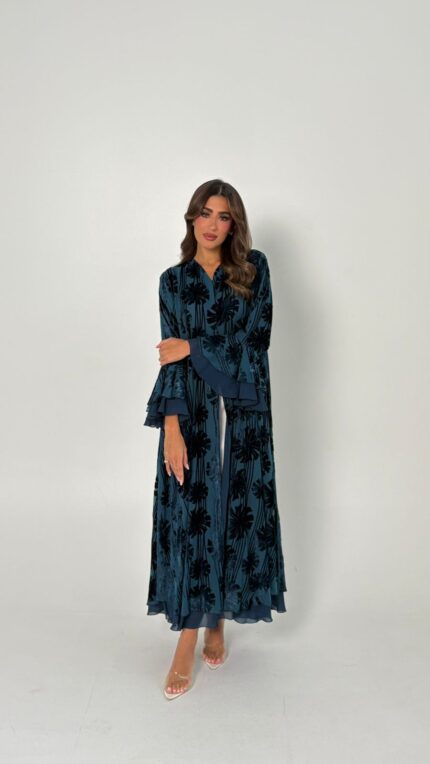 عباية شتوية باللون الأسود و الأزرق