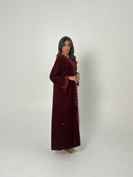 عباية شتوية باللون الخمري